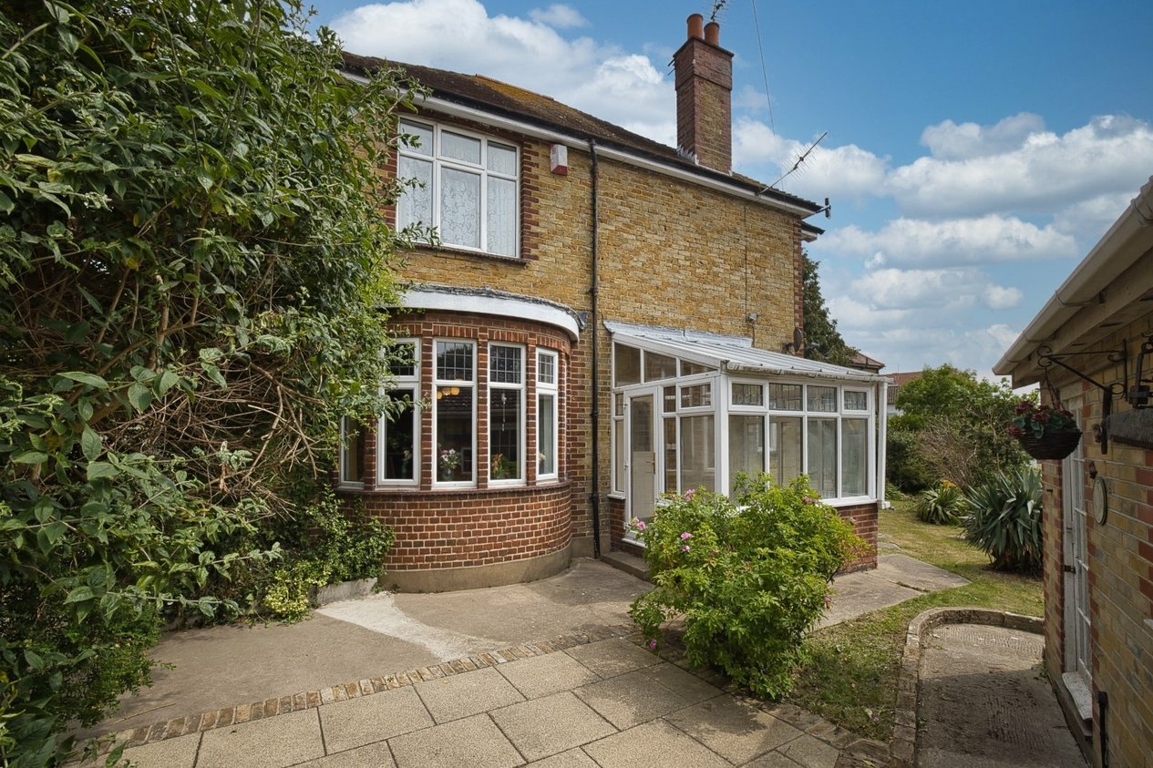 Properties Under Offer in Queens Gate Road Ramsgate