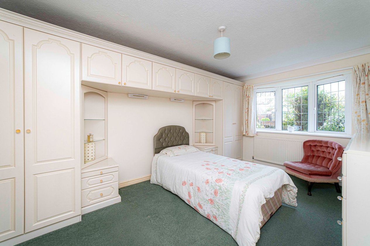 Chalet Bungalow Detached for sale in Queens Road,Littlestone, New