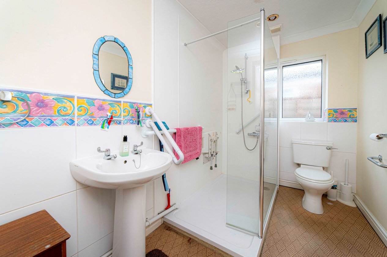 Chalet Bungalow Detached for sale in Queens Road,Littlestone, New