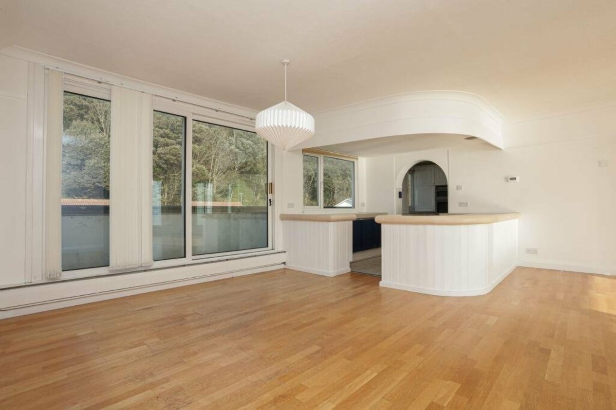 Properties For Sale in Radnor Cliff Folkestone