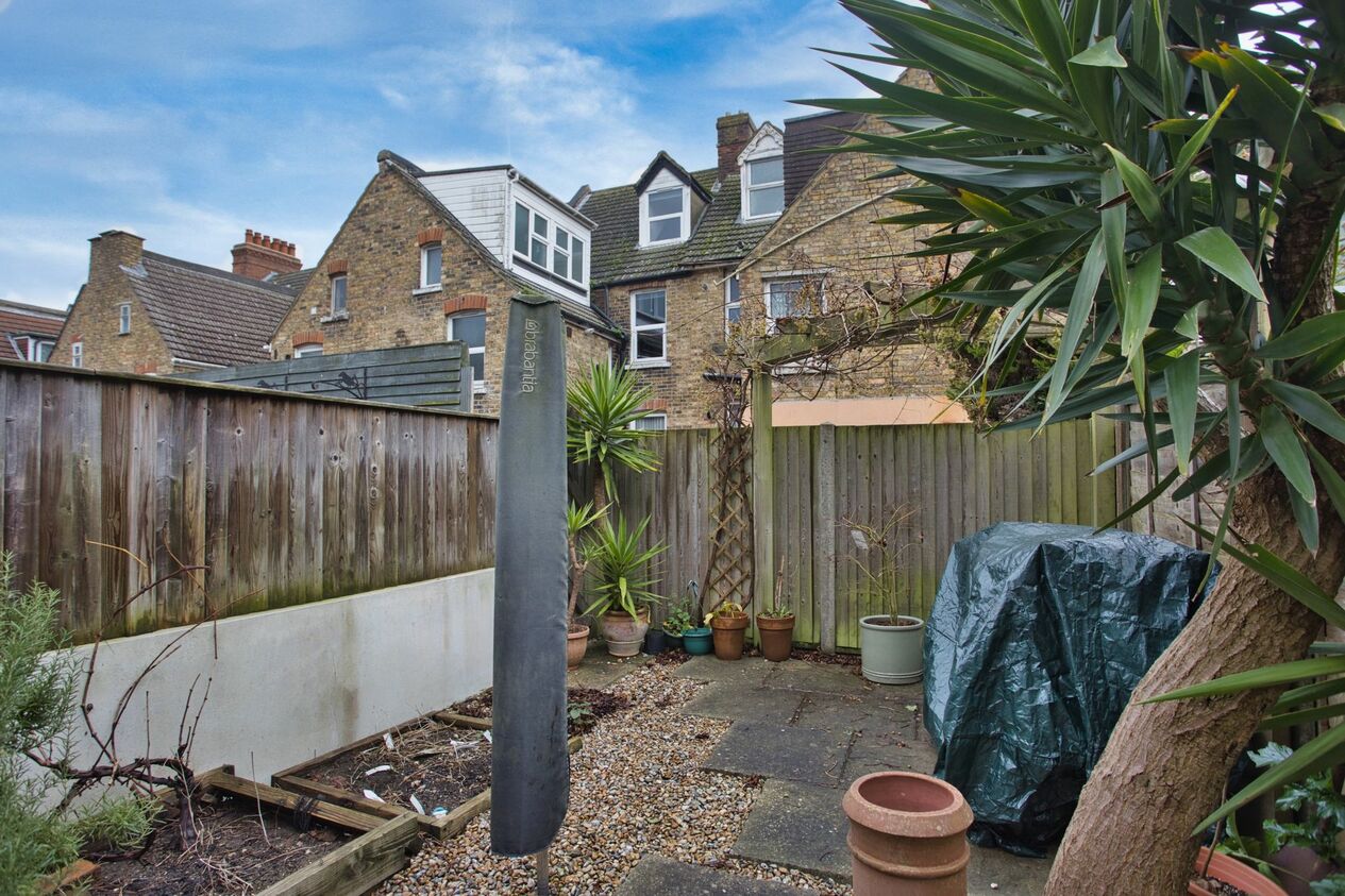 Properties Sold Subject To Contract in Radnor Park Crescent  Folkestone
