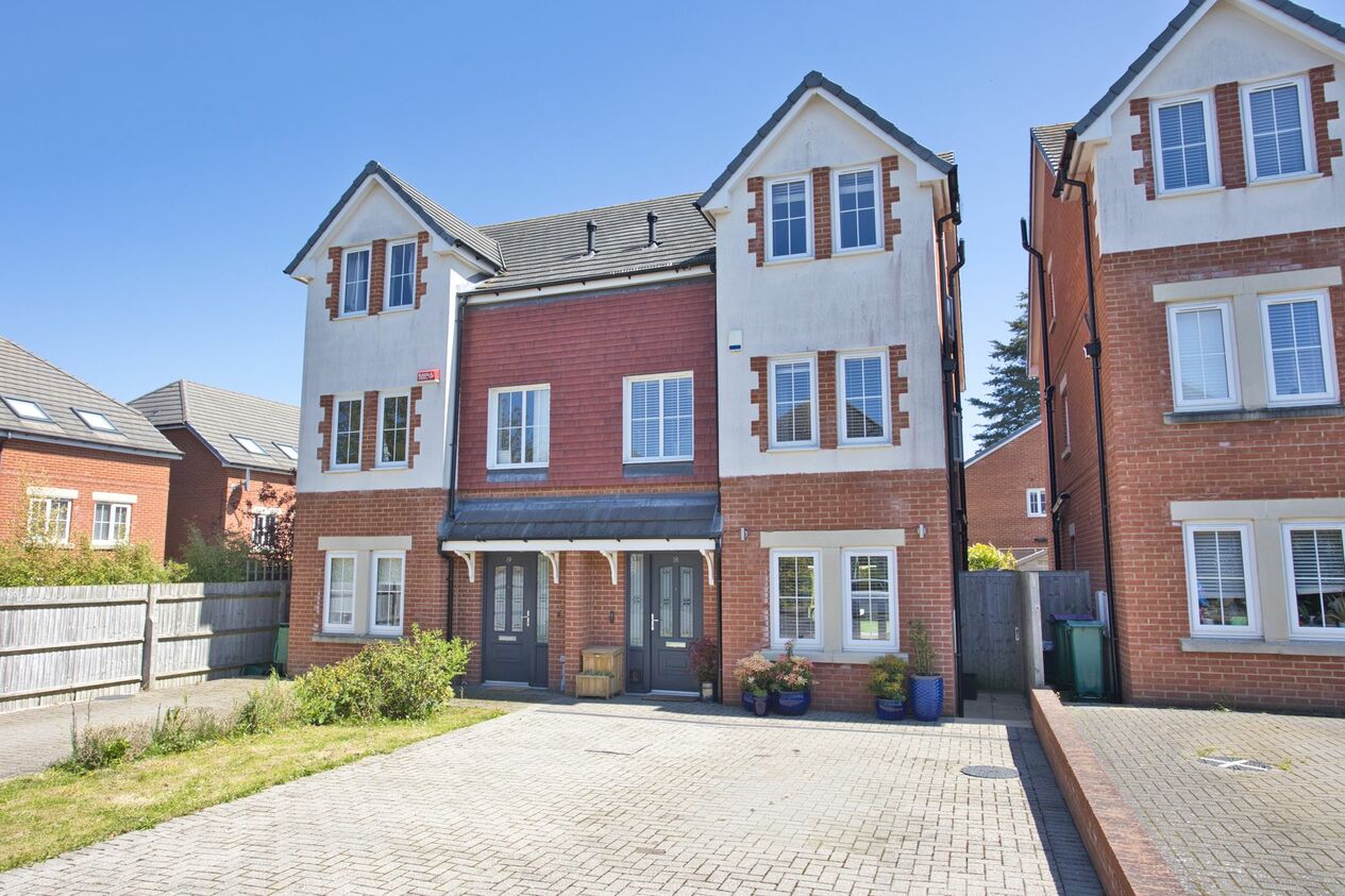 Properties For Sale in Ravenlea Road  Folkestone