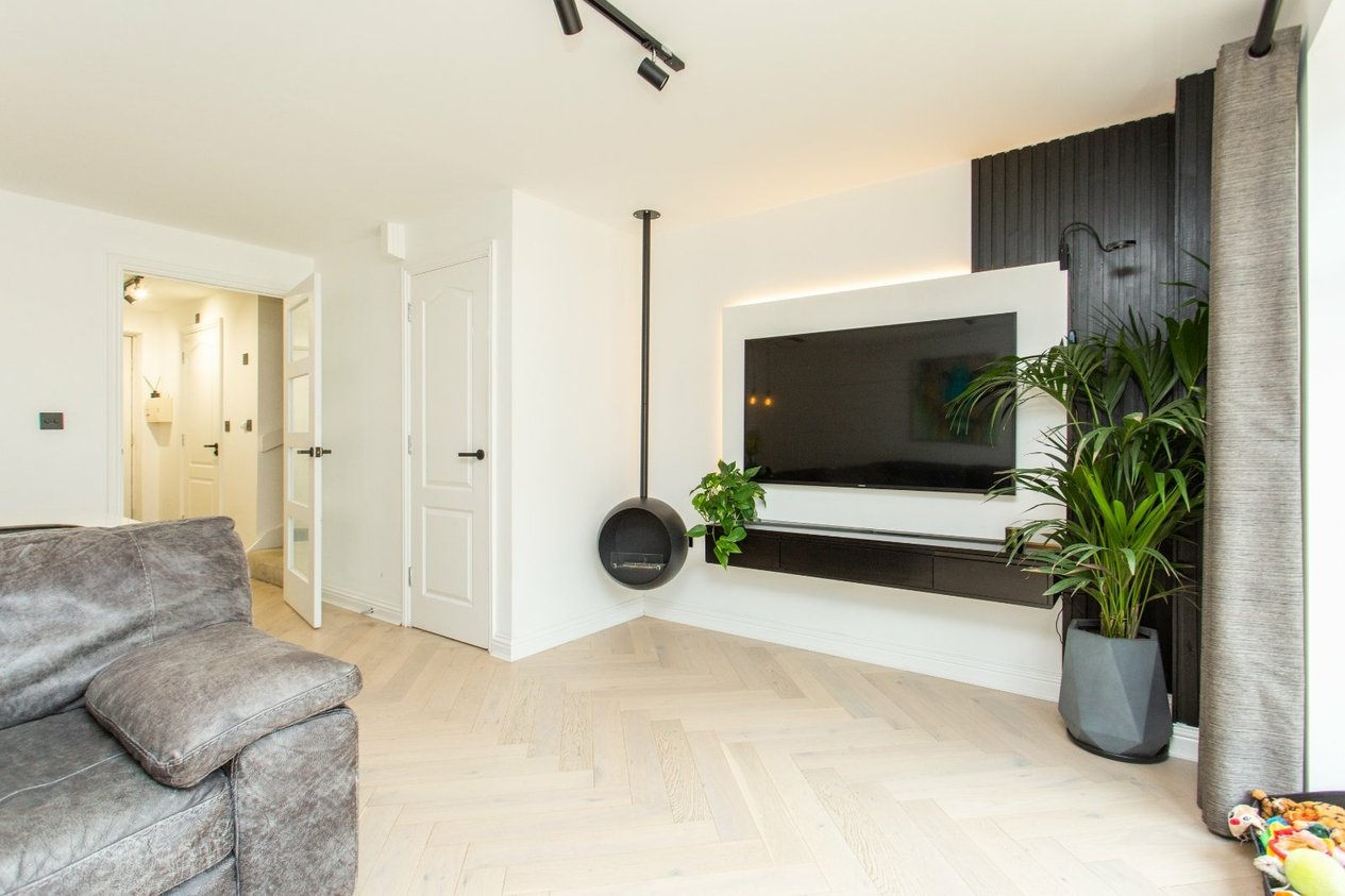 Properties For Sale in Realmwood Close Canterbury