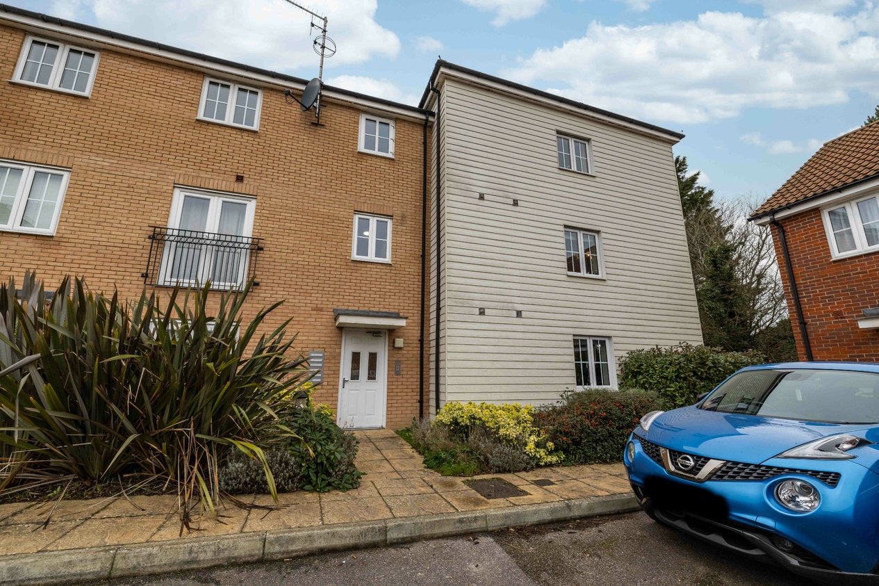 Properties For Sale in Realmwood Close Canterbury
