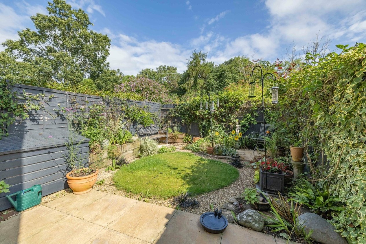 Properties For Sale in Realmwood Close Canterbury