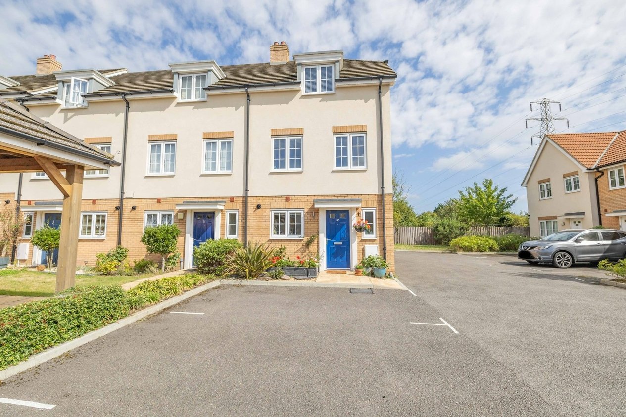 Properties For Sale in Realmwood Close Canterbury