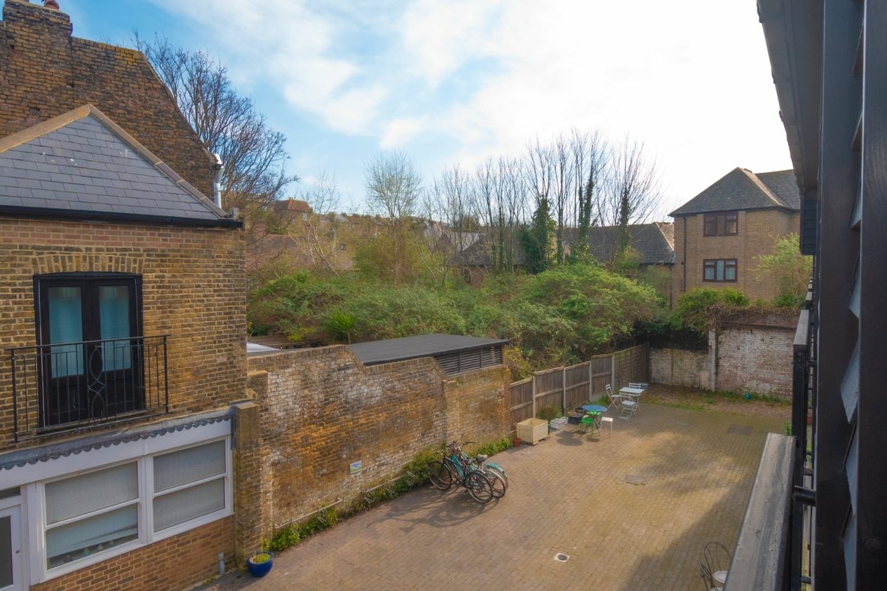 Properties For Sale in Reeves Yard Margate