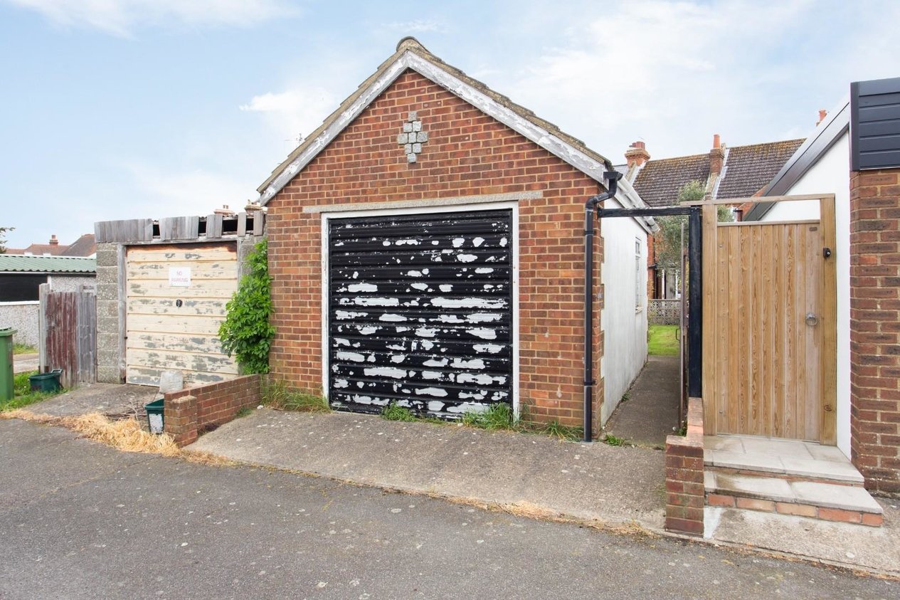 Properties Sold Subject To Contract in Risborough Lane 