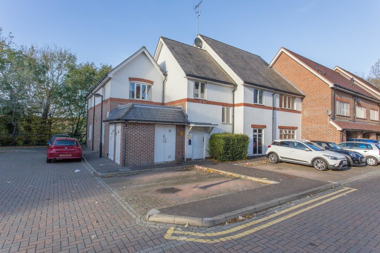 Properties Sold Subject To Contract in River Bend Close 
