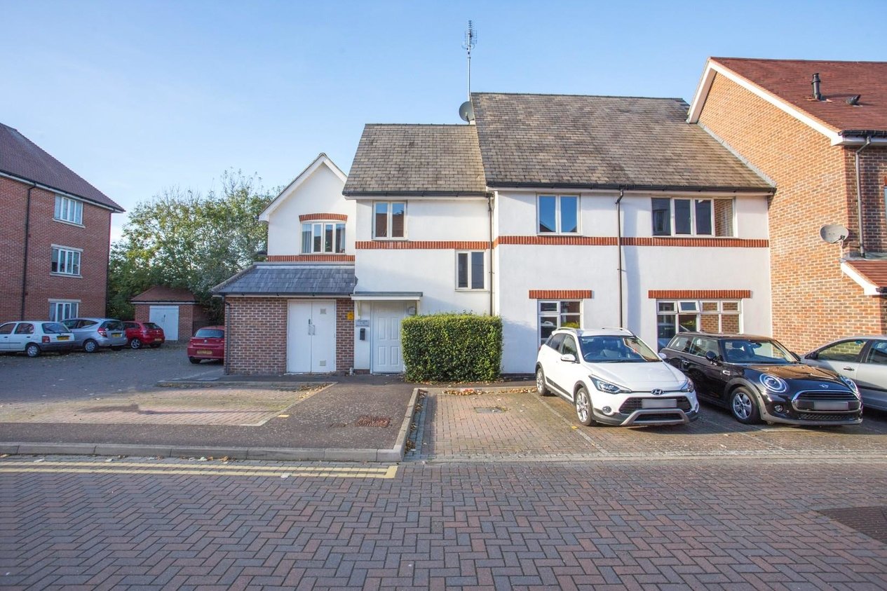 Properties Sold Subject To Contract in River Bend Close 