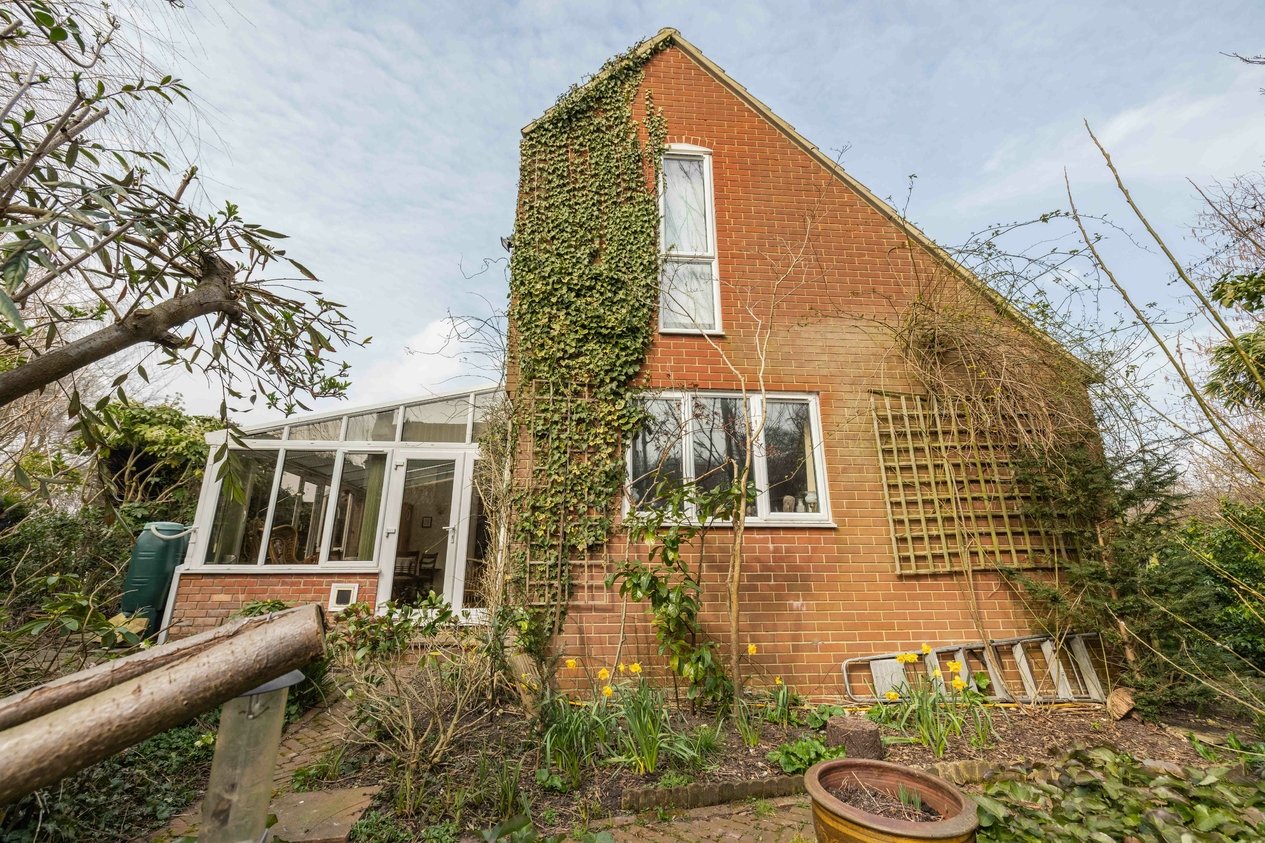 Properties For Sale in Riverside Close Bridge