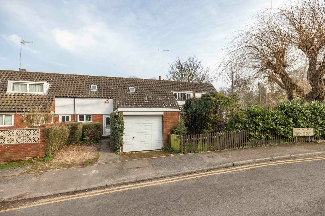 Properties For Sale in Riverside Close Bridge