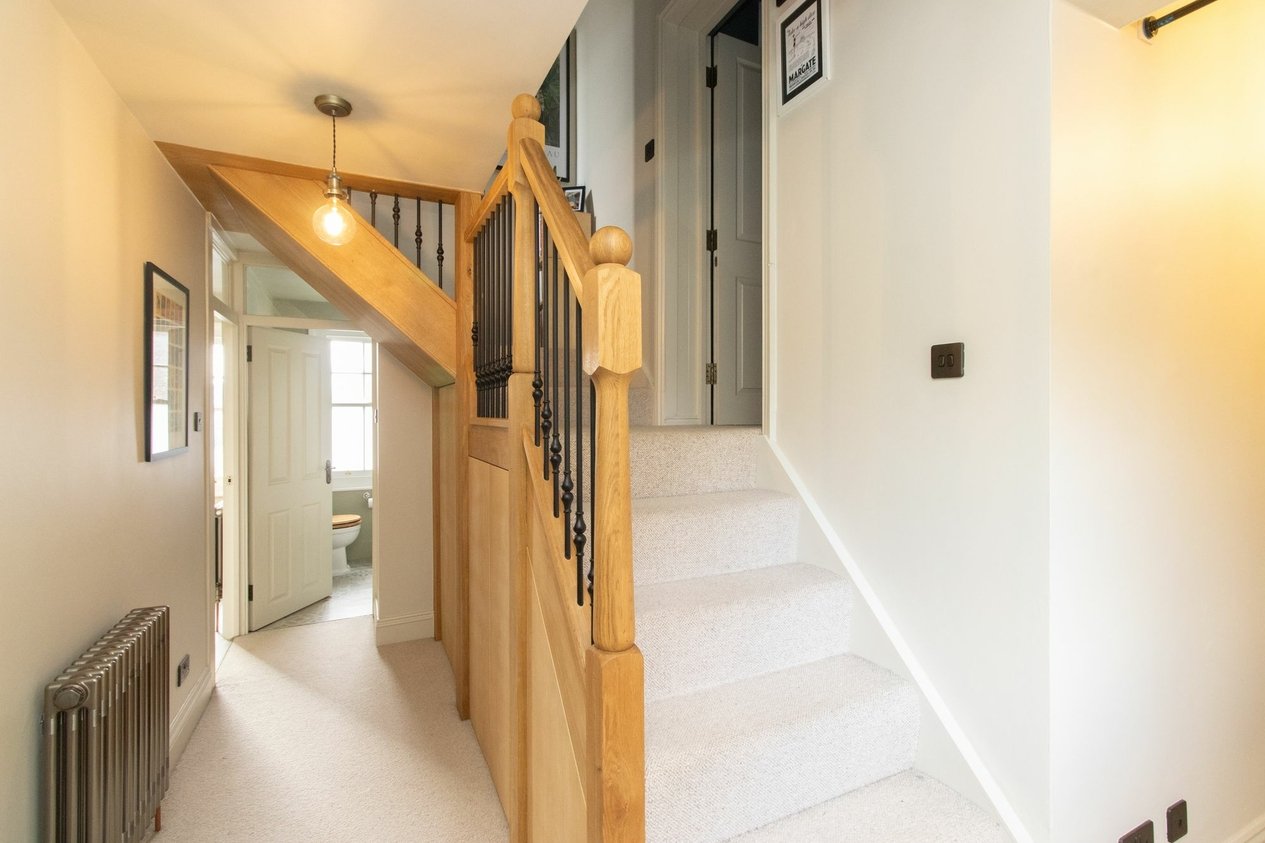 Properties Sold Subject To Contract in Roxburgh Road  Pilar Court