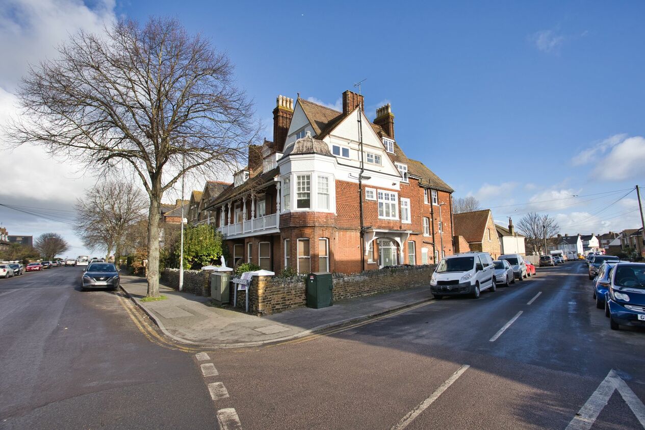 Properties Sold Subject To Contract in Roxburgh Road  Pilar Court
