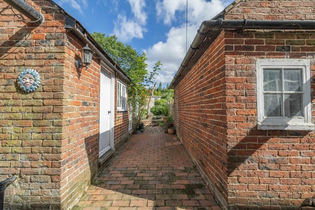 Properties For Sale in Ruckinge Road Bilsington