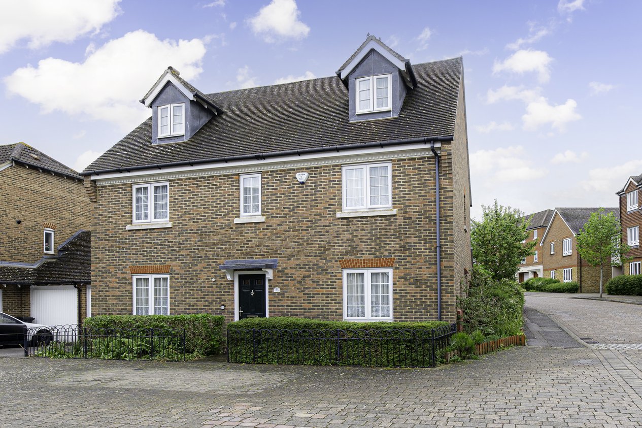 Properties For Sale in Running Foxes Lane Ashford