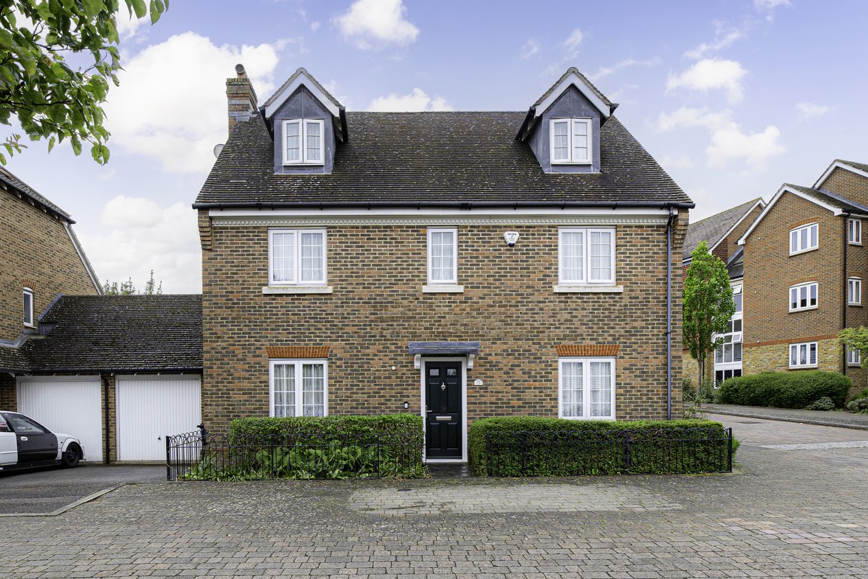 Properties For Sale in Running Foxes Lane Ashford