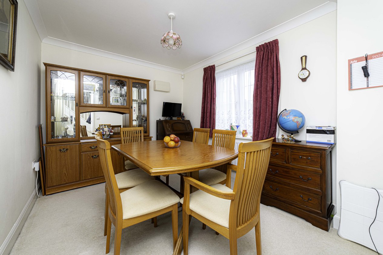 Properties For Sale in Running Foxes Lane Ashford