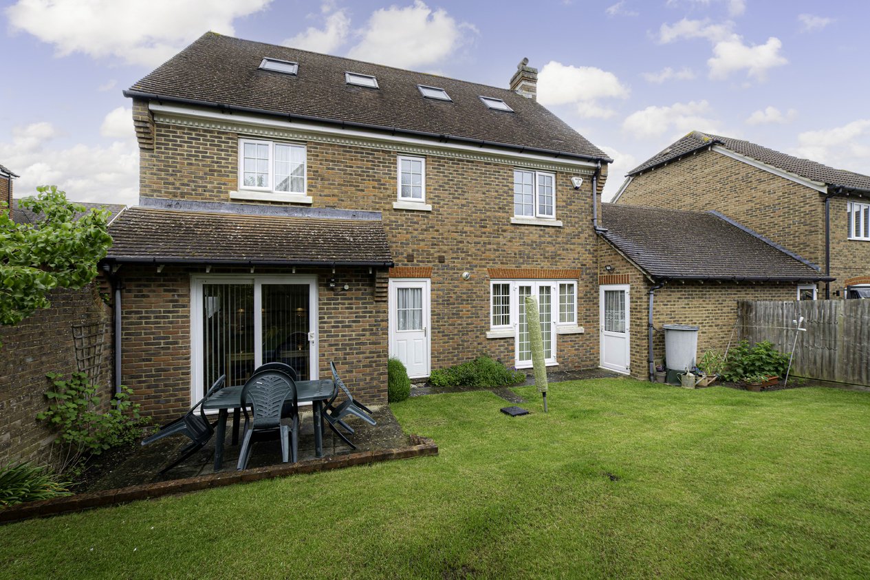 Properties For Sale in Running Foxes Lane Ashford