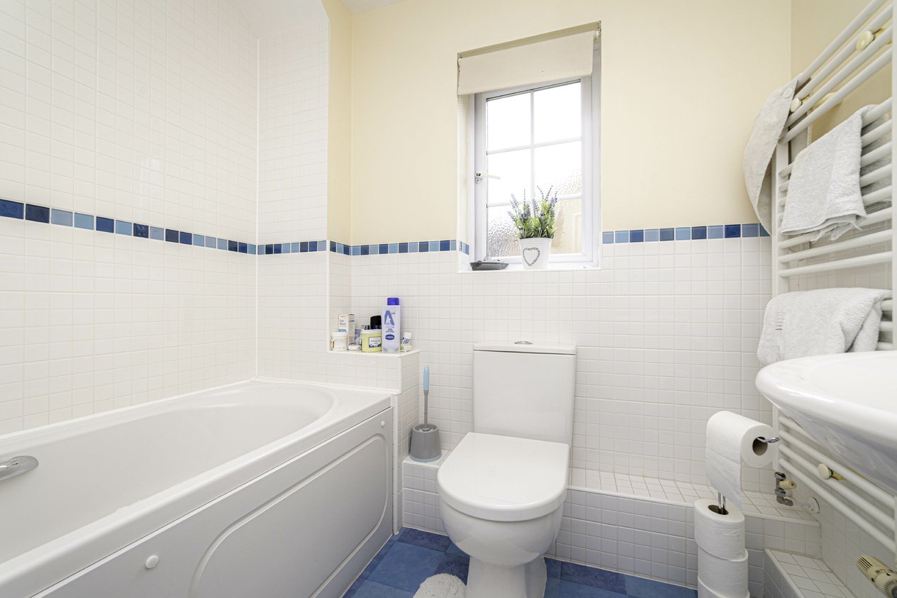 Properties For Sale in Running Foxes Lane Ashford