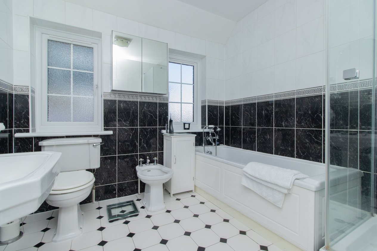 Properties Under Offer in Rutland Gardens Margate