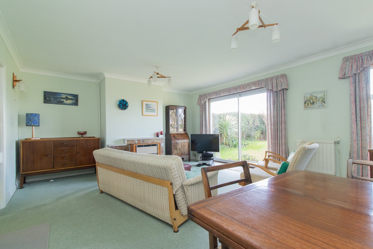 Properties Under Offer in Saltwood Gardens Cliftonville
