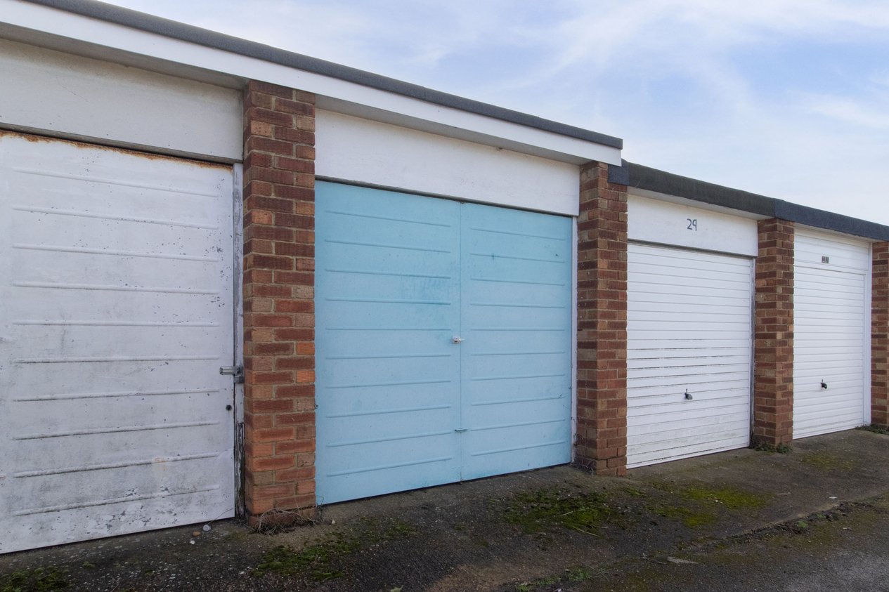 Properties Under Offer in Saltwood Gardens Cliftonville