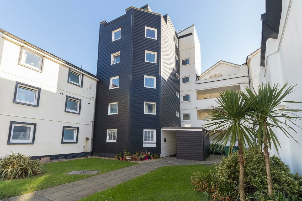 Properties Under Offer in Sandgate High Street Folkestone