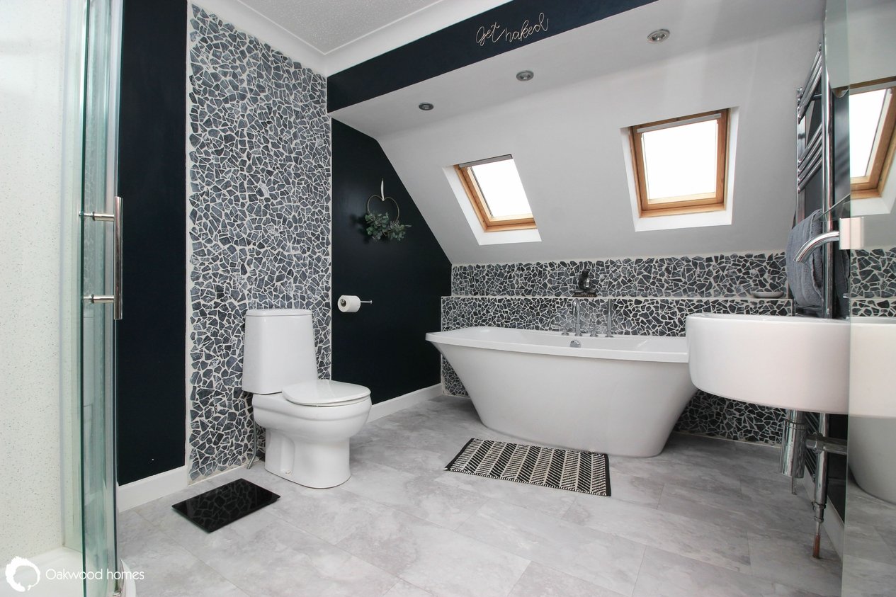 Properties Under Offer in Sandhurst Road 