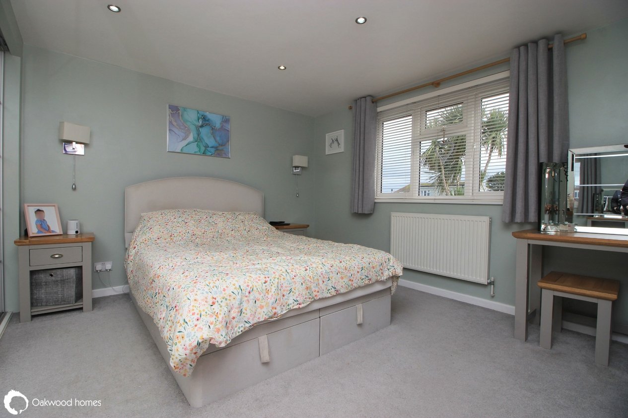 Properties Under Offer in Sandhurst Road 