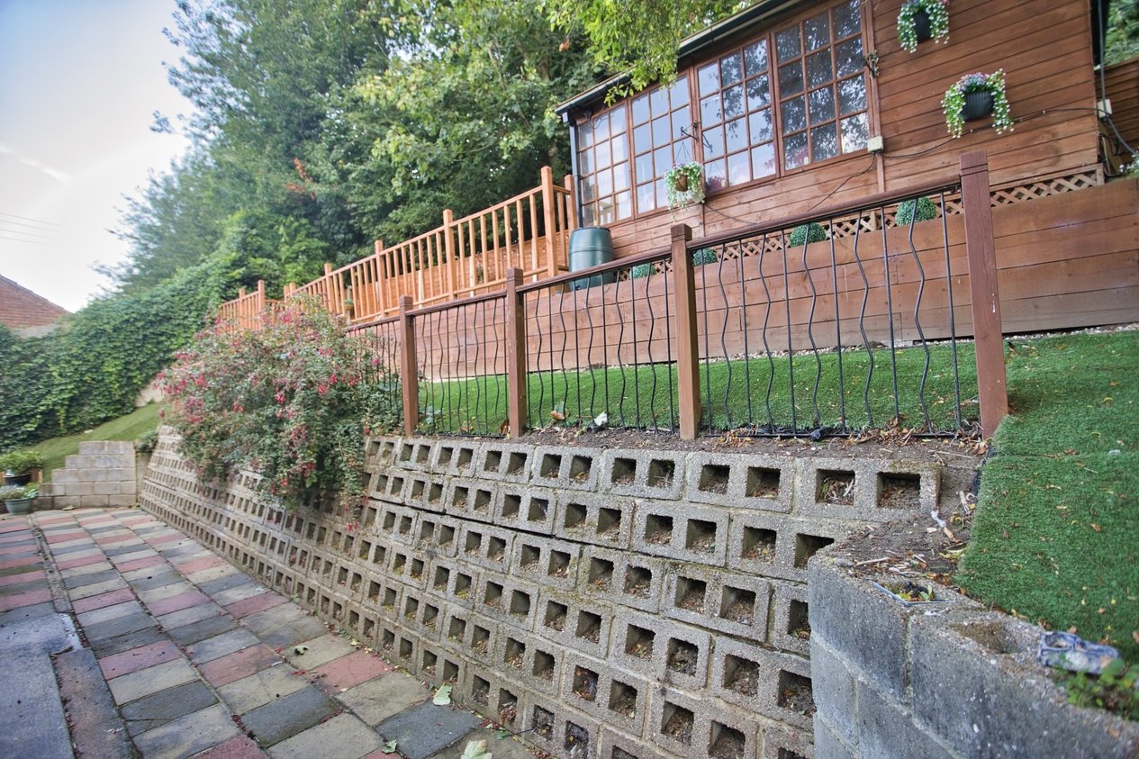 Properties Under Offer in Seabrook Vale Hythe