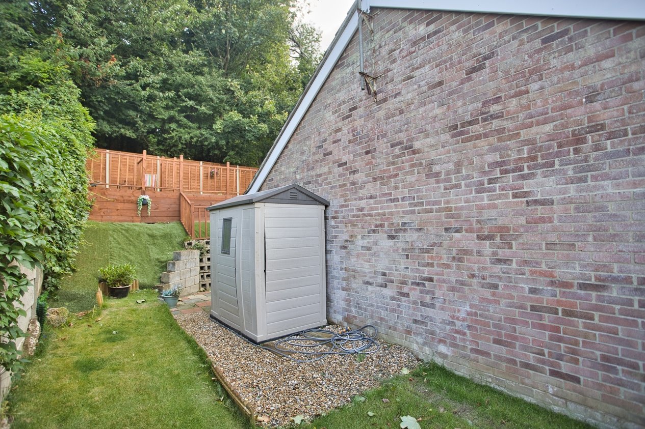 Properties Under Offer in Seabrook Vale Hythe