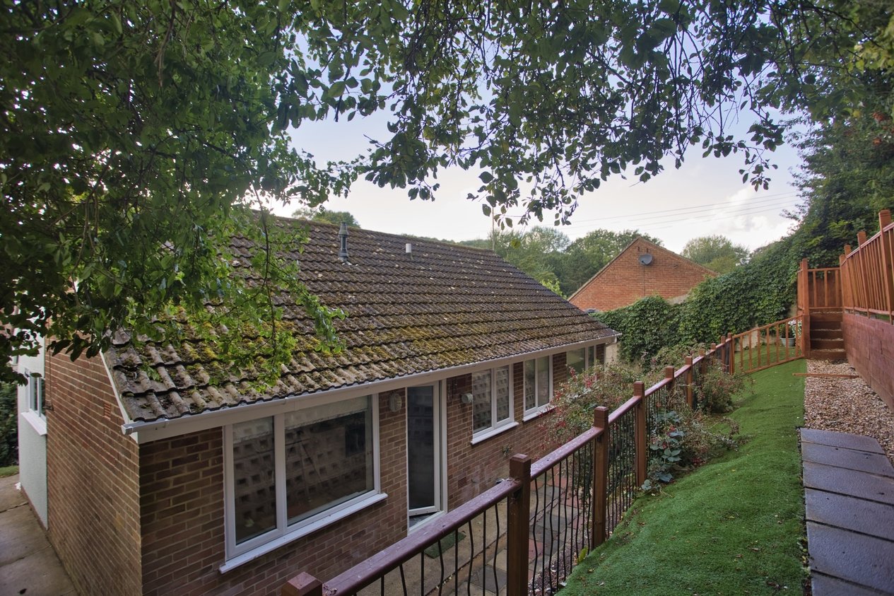 Properties Under Offer in Seabrook Vale Hythe