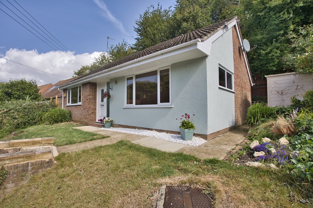 Properties Under Offer in Seabrook Vale Hythe