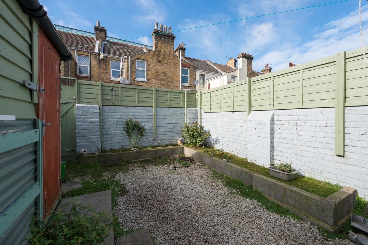 Properties Sold Subject To Contract in Seafield Road 