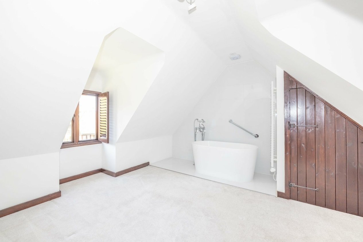 Properties For Sale in Somerfield Barn Court Sellindge