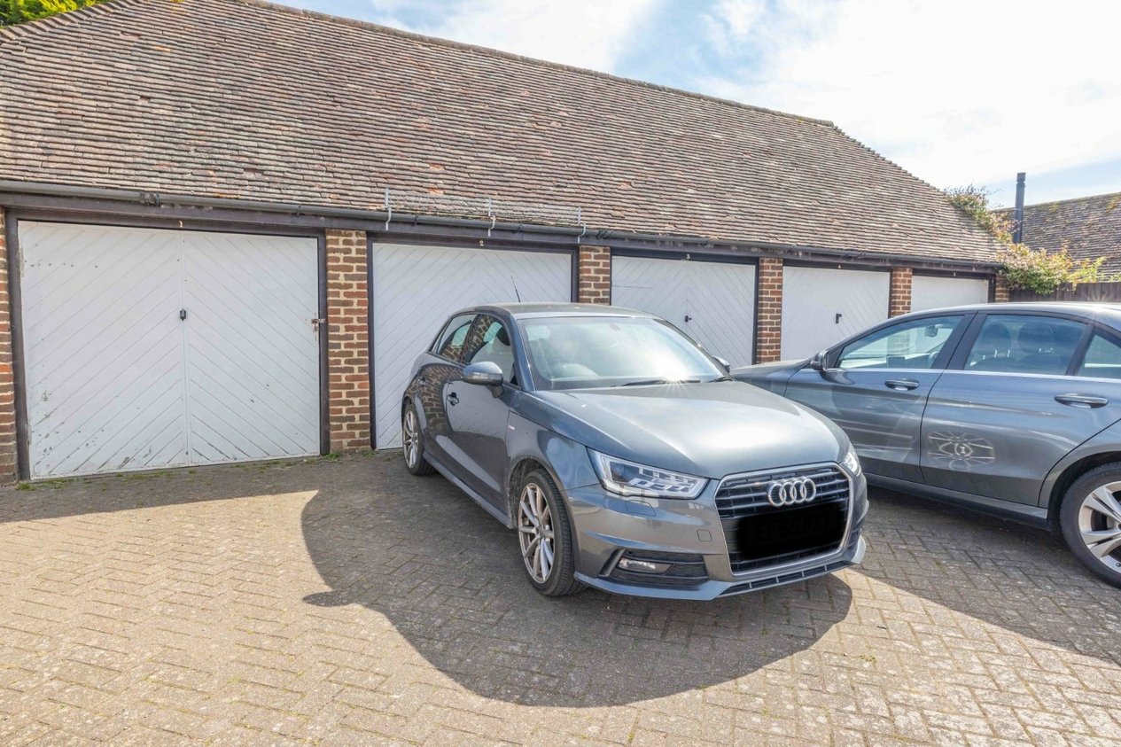 Properties For Sale in Somerfield Barn Court Sellindge