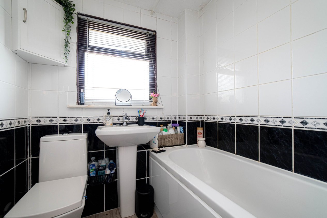 House Terraced for sale in Springwood Drive,Ashford Miles & Barr