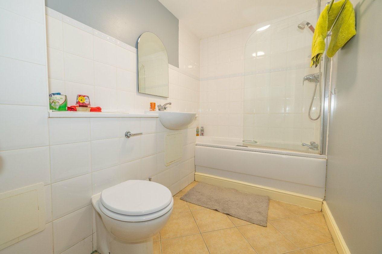 Properties For Sale in St. Andrews Close Canterbury