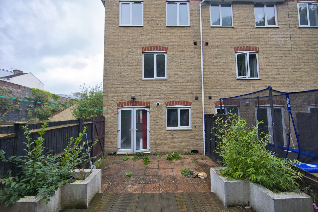 Properties Sold Subject To Contract in St. Bartholomew's Close  Dover