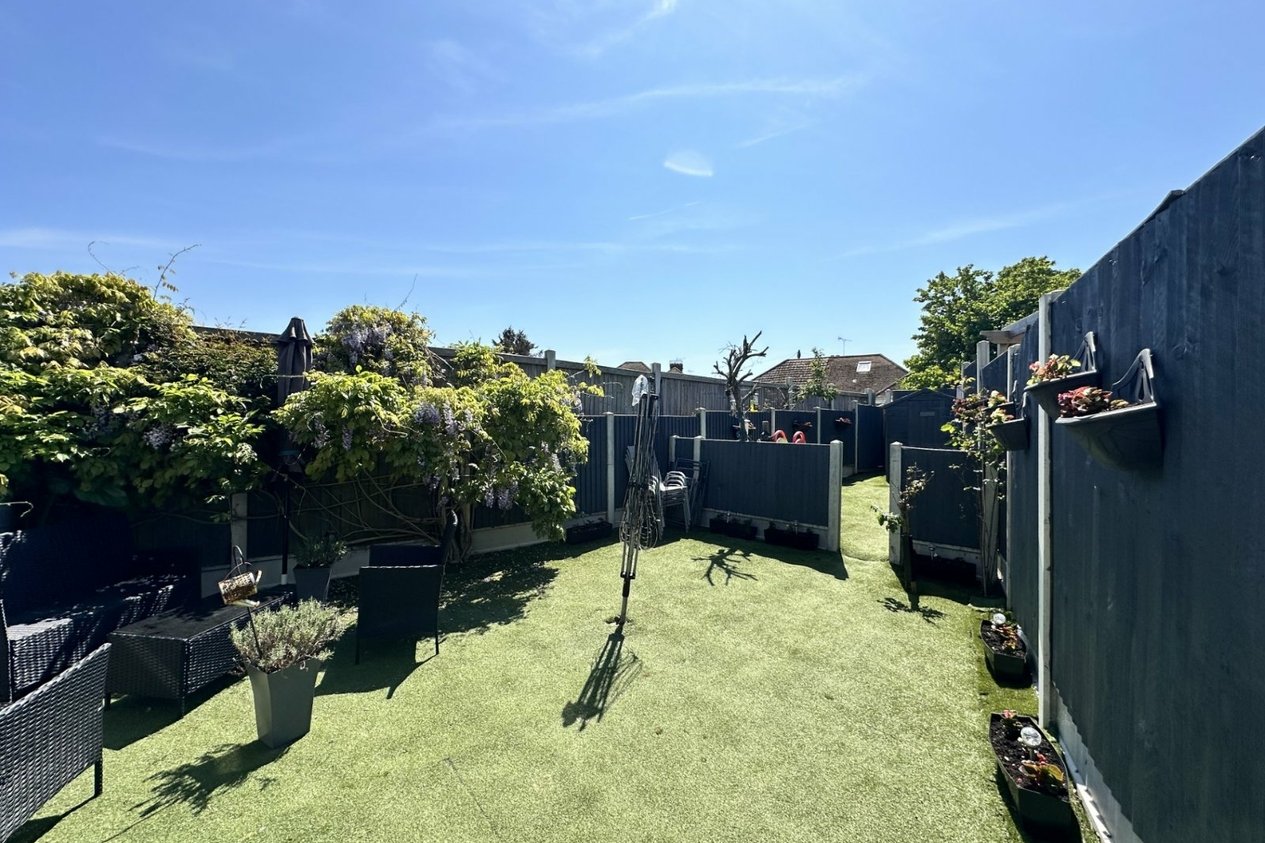 Properties Under Offer in St James Avenue 