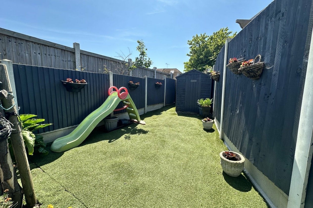 Properties Under Offer in St James Avenue 