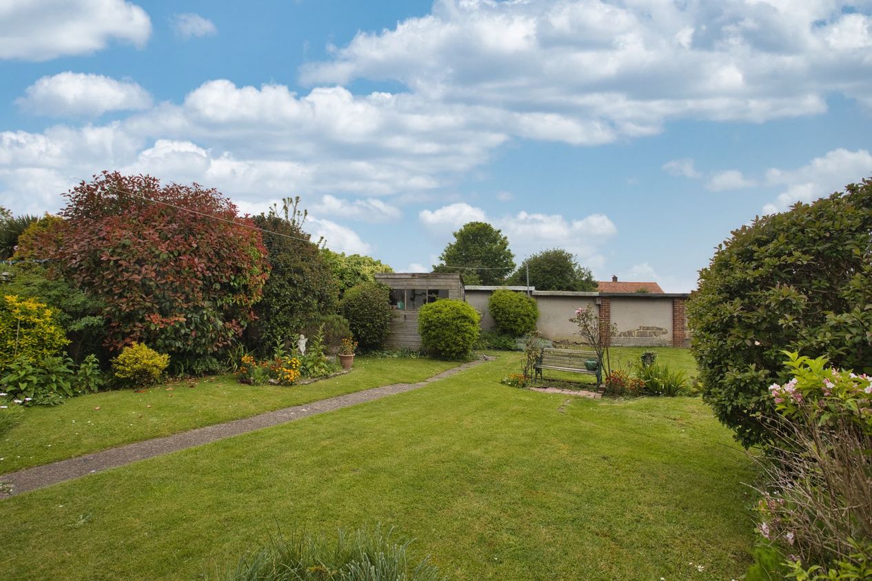 House Terraced for sale in St. Martins Road,Deal Miles & Barr