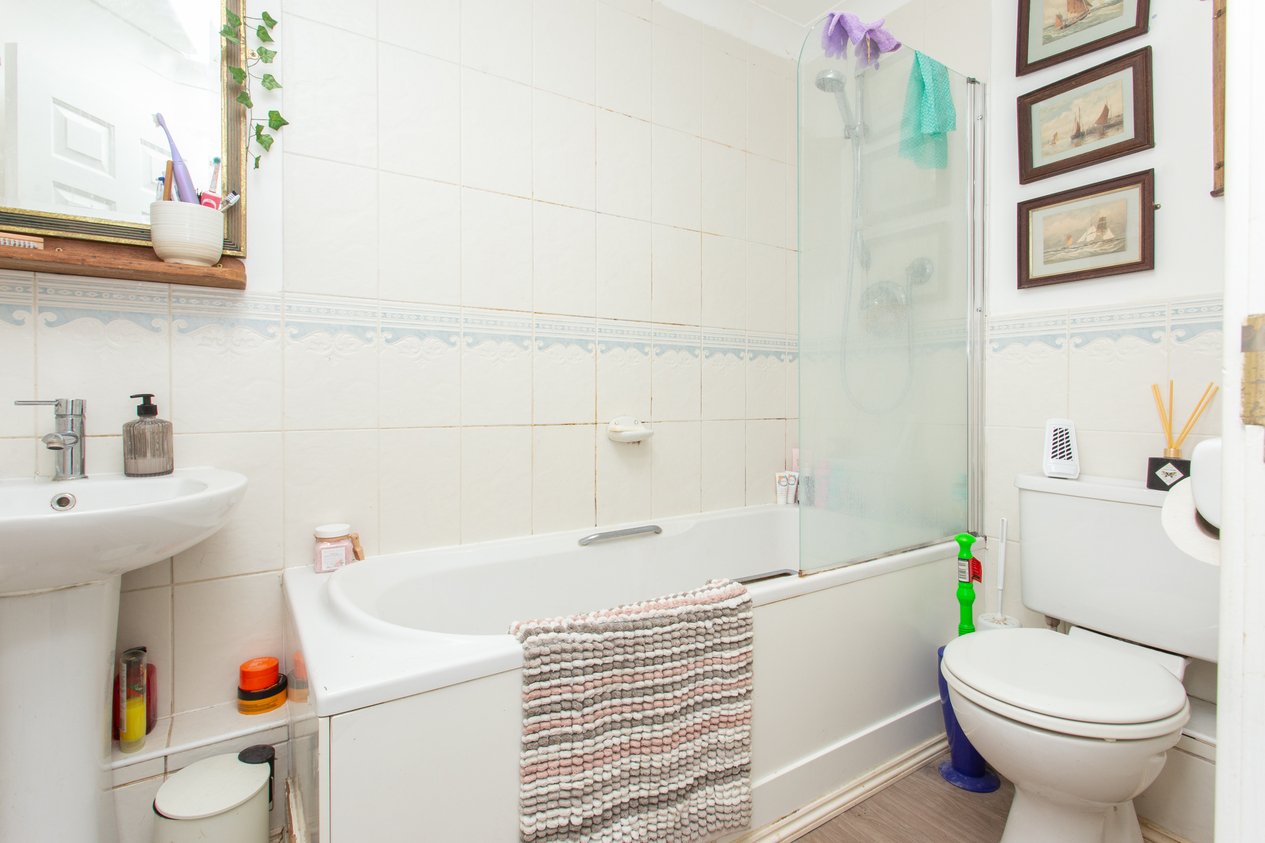 Properties Under Offer in Station Road West Canterbury