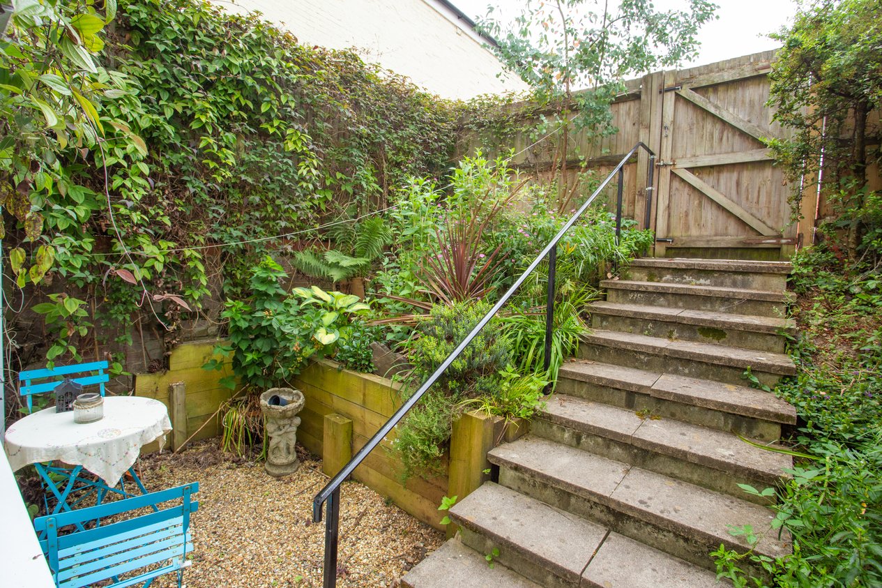 Properties Under Offer in Station Road West Canterbury