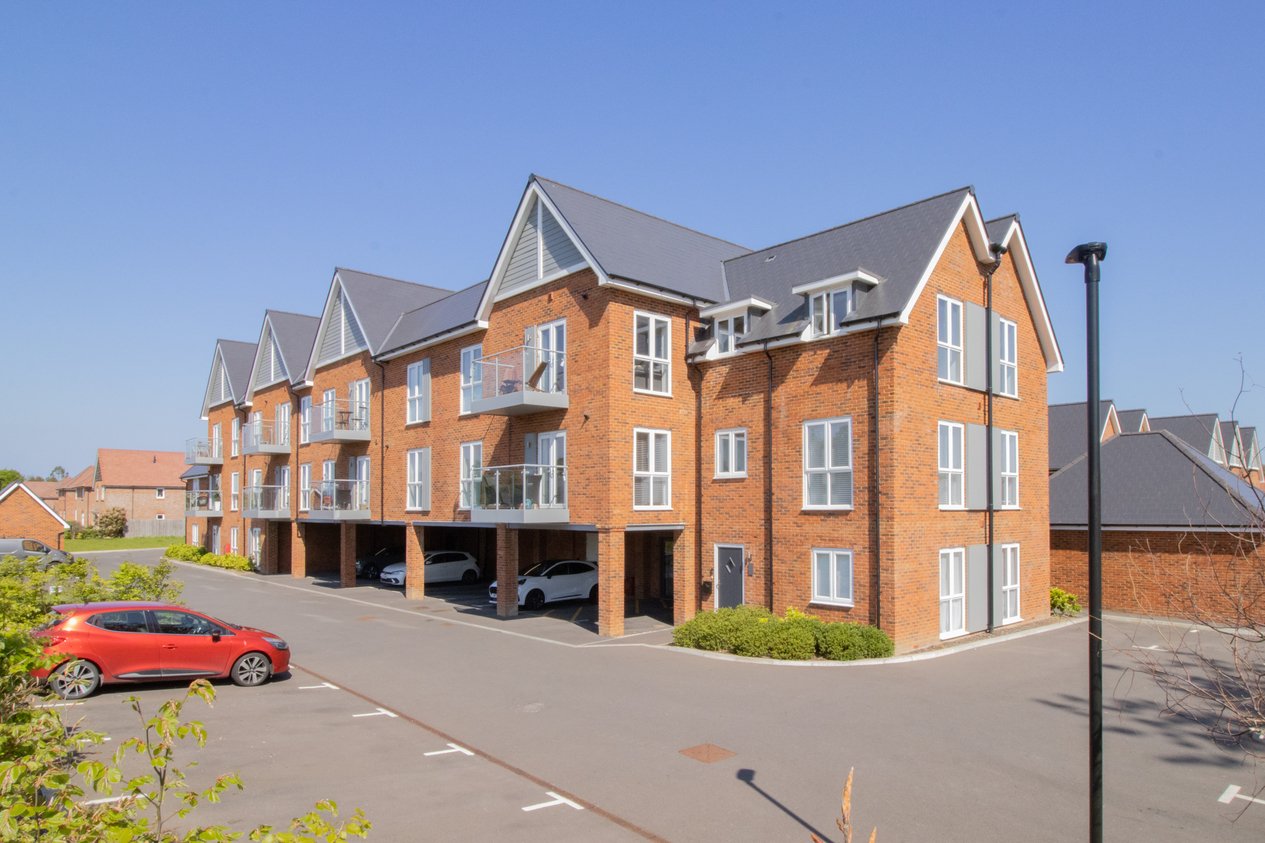 Properties Under Offer in Steel Close Herne Bay