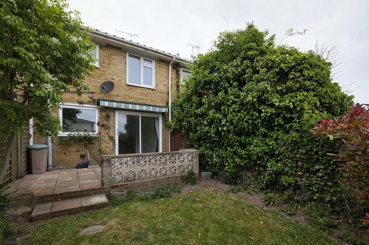 Properties Under Offer in Stone Gardens Broadstairs
