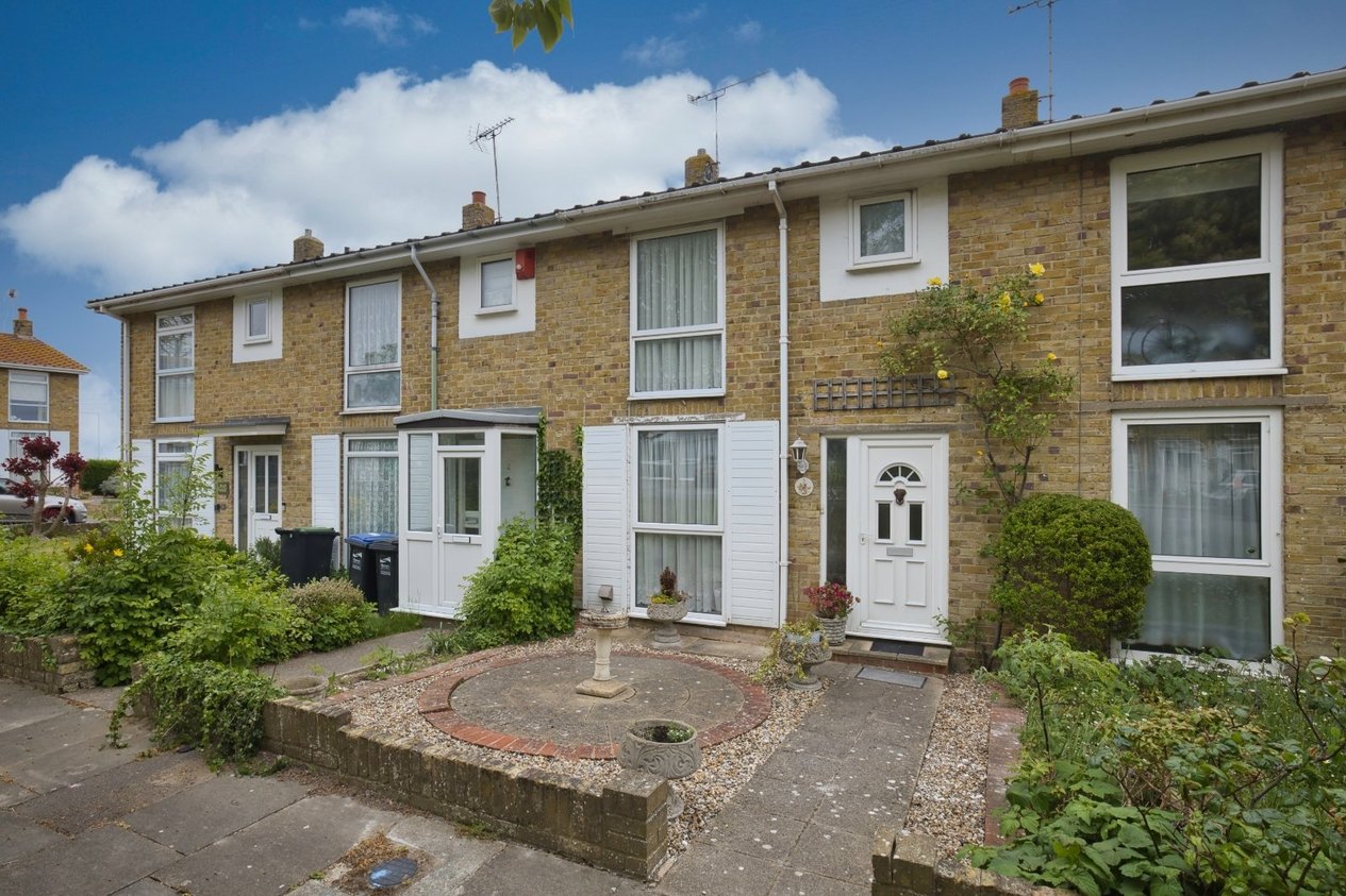 Properties Under Offer in Stone Gardens Broadstairs