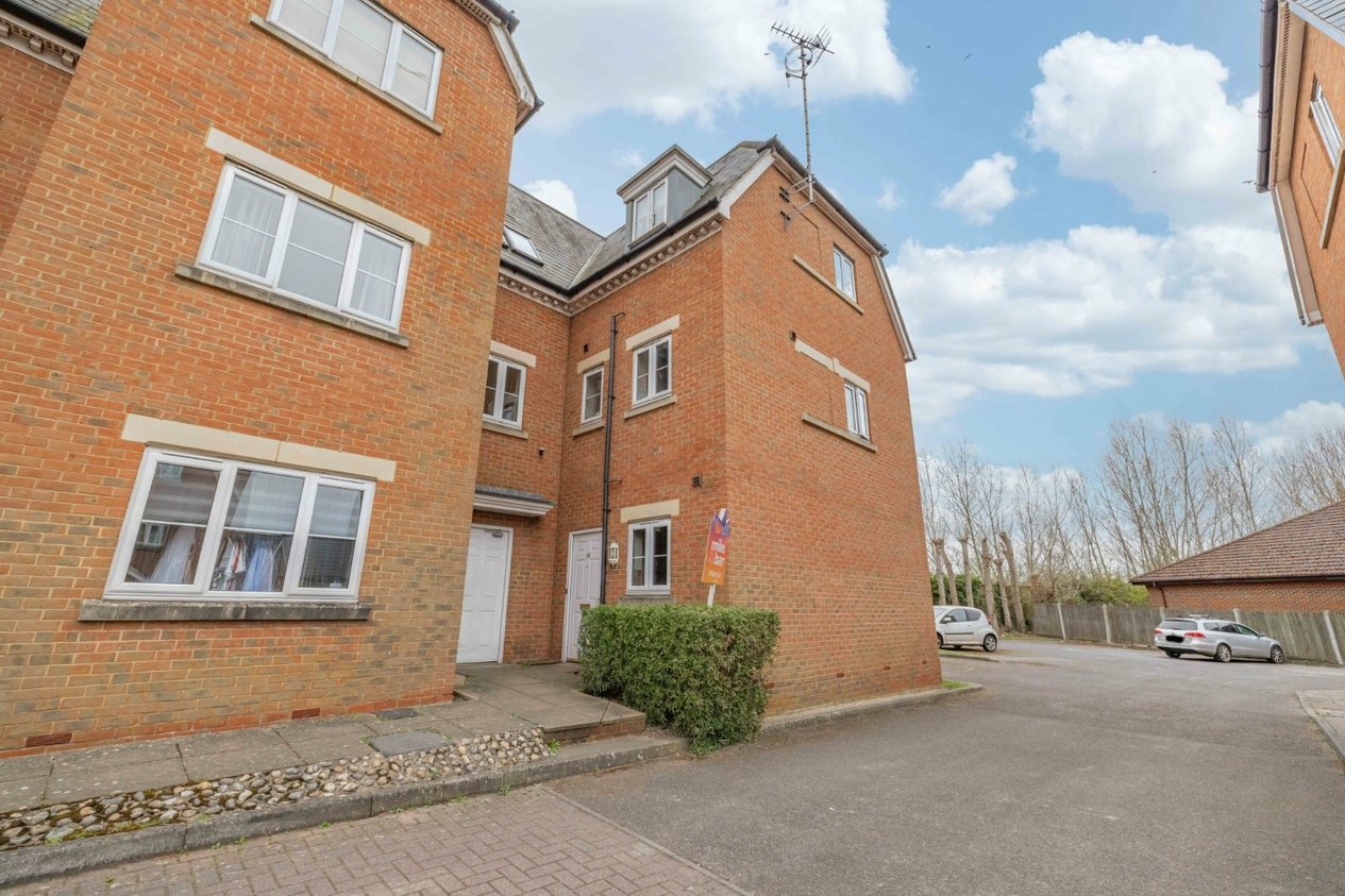 Properties Under Offer in Sullivan Close Canterbury