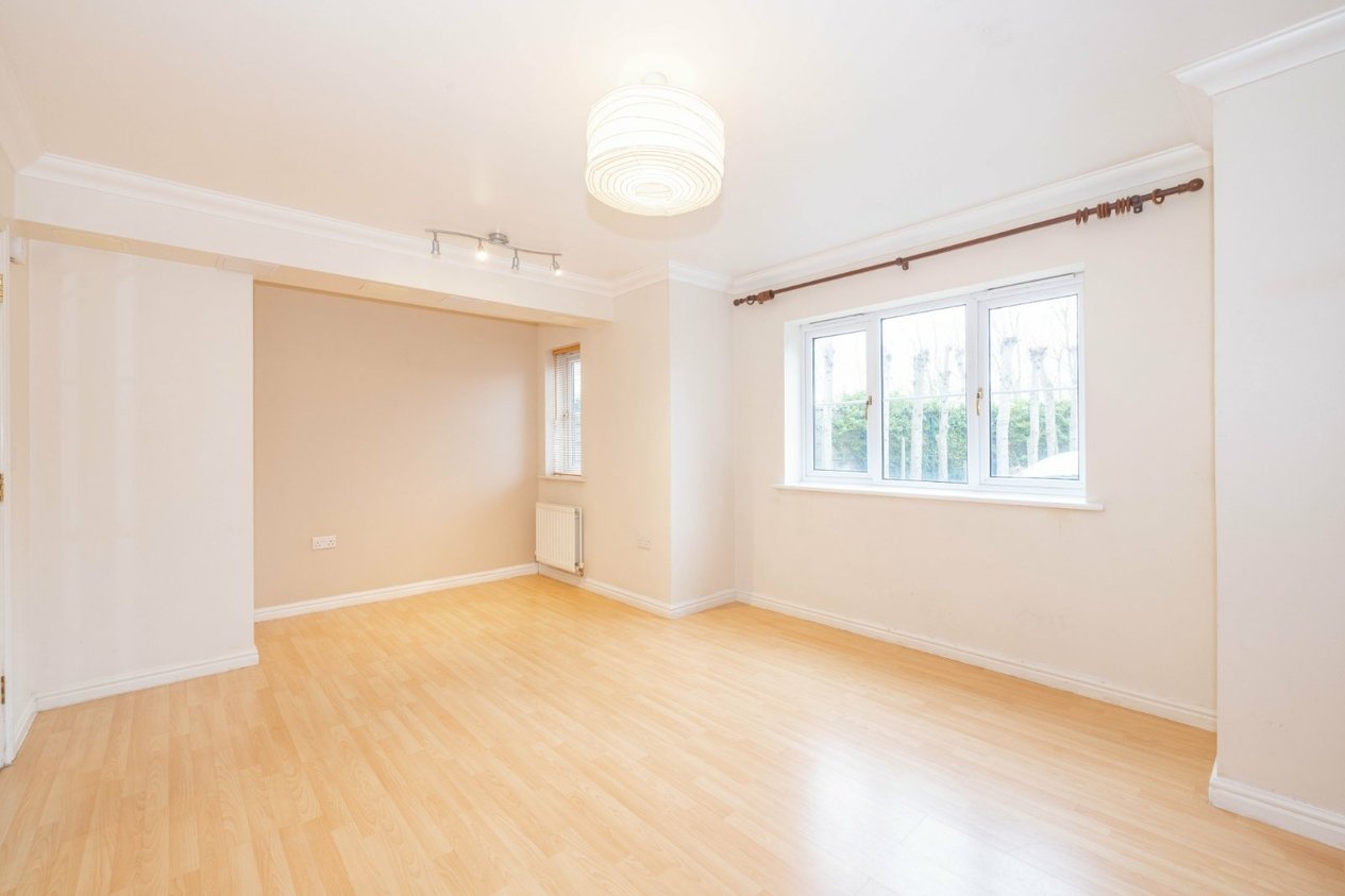 Properties Under Offer in Sullivan Close Canterbury